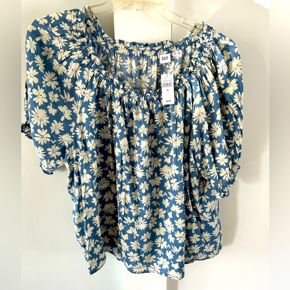 Gap Boho short sleeve blouse. Size XL. NWT. blue & cream.